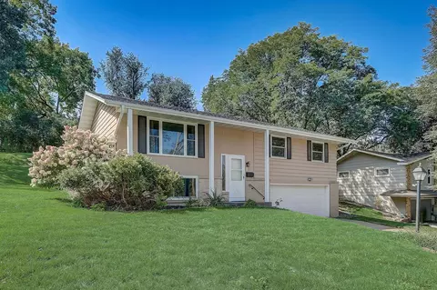 8141 35 12 Ave N, New Hope, MN 55427