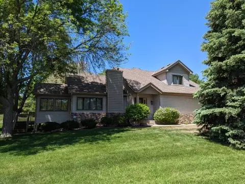 13610 Parkwood Dr, Burnsville, MN 55337
