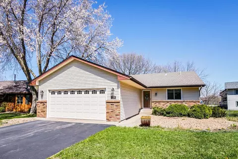 276 Little John Dr, Circle Pines, MN 55014