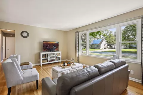 2061 Opal Dr, Eagan, MN 55122 photo 8
