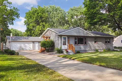2061 Opal Dr, Eagan, MN 55122 photo 1