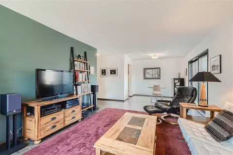 400 Groveland Ave #213, Minneapolis, MN 55403