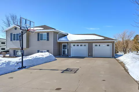 100 Prairie Cir, Woodville, WI 54028