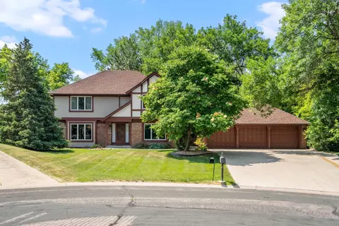 9359 Hyland Creek Cir, Bloomington, MN 55437