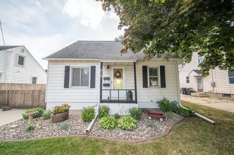 919 15th Ave NE, Rochester, MN 55906