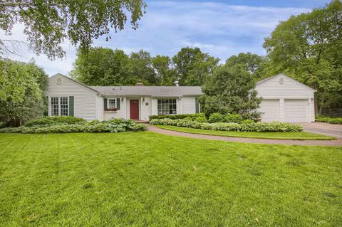 3860 Honeysuckle Rd, Deephaven, MN 55391