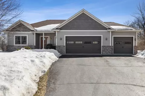 1340 Creekwood Dr, New Richmond, WI 54017