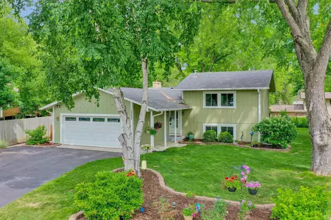12220 Villaburne Dr, Burnsville, MN 55337