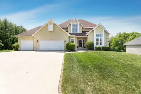 9888 Windsor Ter, Eden Prairie, MN 55347