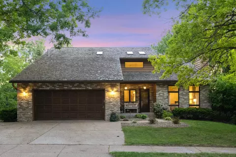 8164 Telegraph Rd, Bloomington, MN 55438