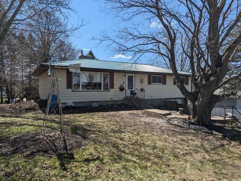 548 E 10th St, Saint Charles, MN 55972