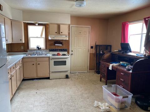314 N 3rd St E, Aurora, MN 55705 photo 4