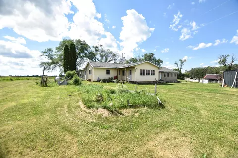 8459 Pokegama Lake Rd, Grasston, MN 55030