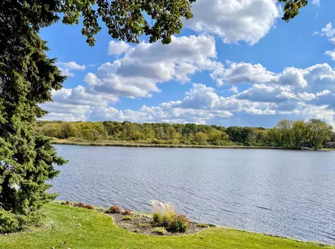 1326 Spring Valley Rd, Golden Valley, MN 55422