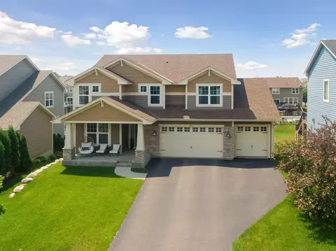 8798 Bellevue Ct, Chanhassen, MN 55317
