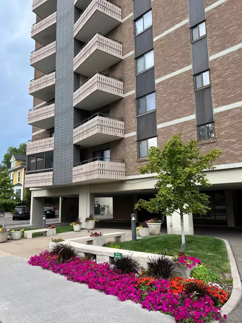 410 Groveland Ave #702, Minneapolis, MN 55403