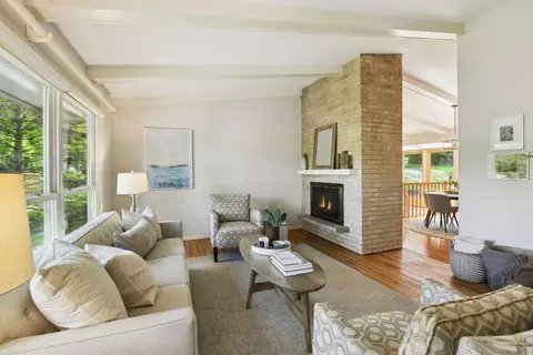 5950 Holiday Rd, Minnetonka, MN 55345