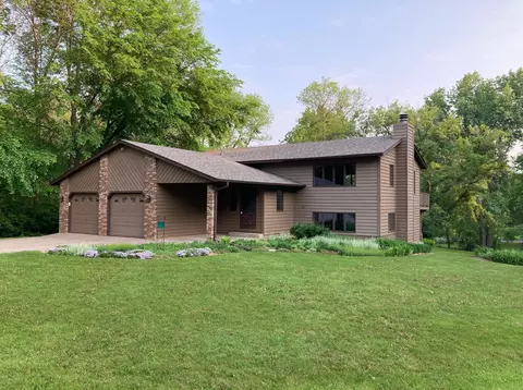 330 Harshman Dr, Hudson, WI 54016