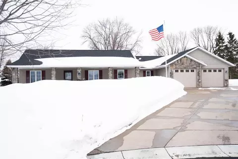 429 Lake Ct, Winsted, MN 55395