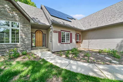 2479 Hillwood Dr E, Maplewood, MN 55119