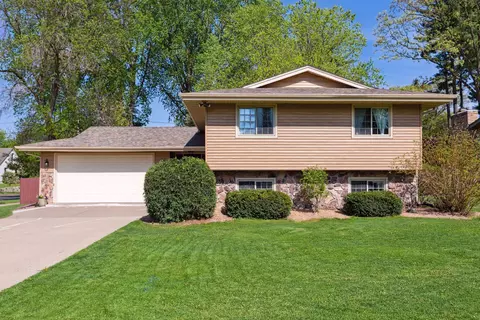 1389 Pike Lake Ct, New Brighton, MN 55112