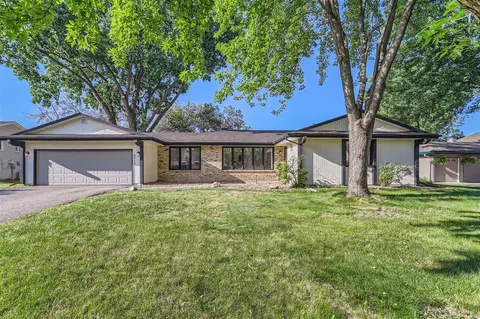 9713 Utica Cir, Bloomington, MN 55437