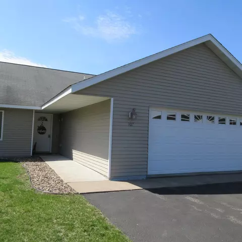 107 Baileyville Ct, Knapp, WI 54749