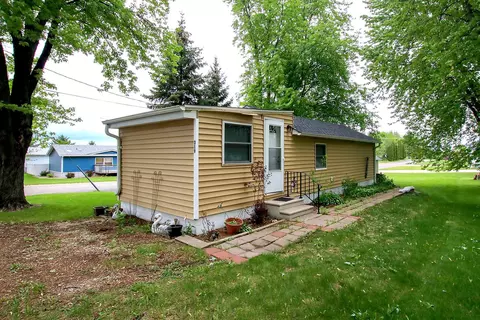 319 NE 4th St, Buffalo Lake, MN 55314