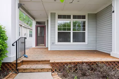 2020 Clover Ct, Chanhassen, MN 55317