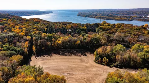 2 Riverview Acres Road, Saint Joseph Twp, WI 54016