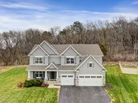 2105 Spring Lake Ct, Shakopee, MN 55379