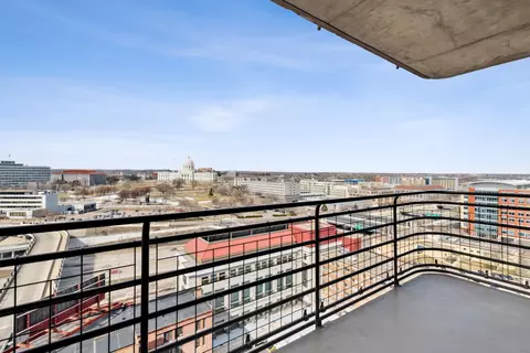 26 10th St W #1804, Saint Paul, MN 55102