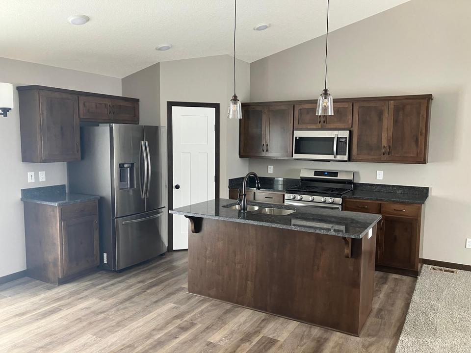  559 18th St NW, Sauk Rapids, MN 56379 photo 2