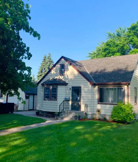 1127 Marshall Ave, Saint Paul Park, MN 55071