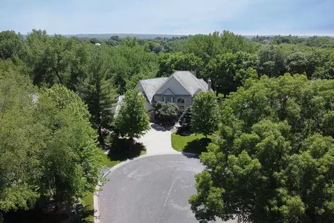 10307 Bucks Way, Eden Prairie, MN 55347