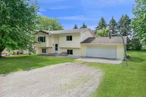 224 12th St, Howard Lake, MN 55349