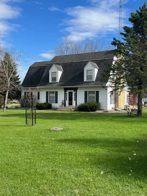 39432 110th St, Blue Earth, MN 56013