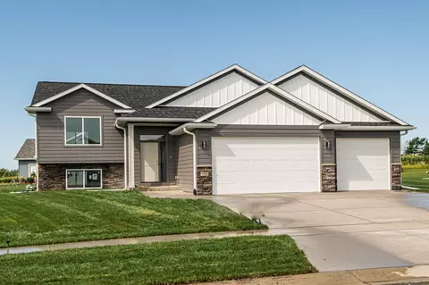 1116 Petersen Ct NW, Stewartville, MN 55976