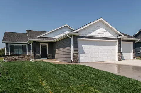 335 Highlands Ave, Zumbrota, MN 55992