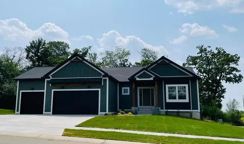 3807 Stone Point Dr NE, Rochester, MN 55906