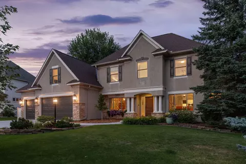 8875 Springwood Dr, Woodbury, MN 55125