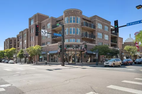 5000 France Ave S #35, Edina, MN 55410