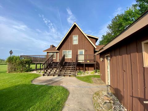 224 Oak Rd, Warroad, MN 56763