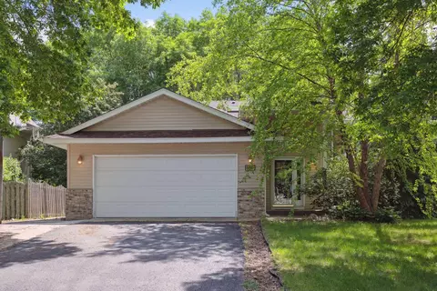 1417 Mcknight Cir, Victoria, MN 55386