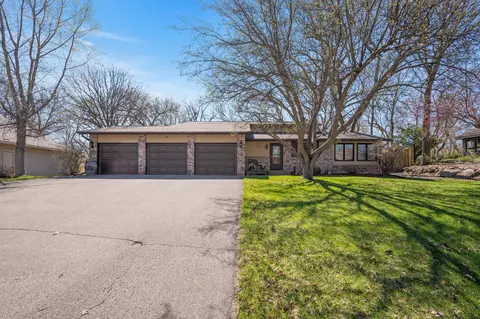 8635 Hunters Way, Apple Valley, MN 55124