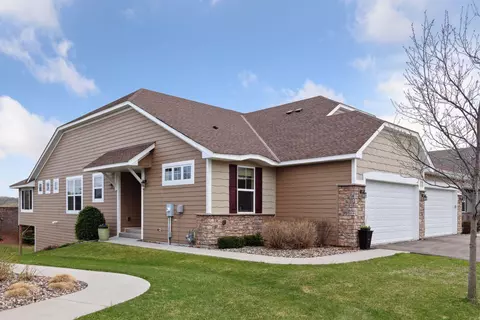 9488 River Rock Dr S, Chanhassen, MN 55317