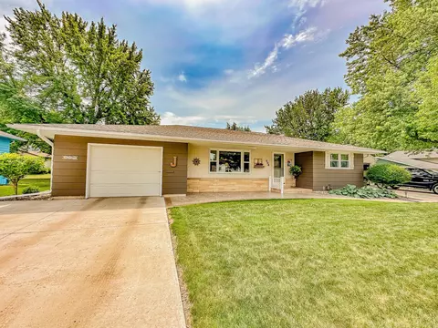 504 8th Ave, Worthington, MN 56187