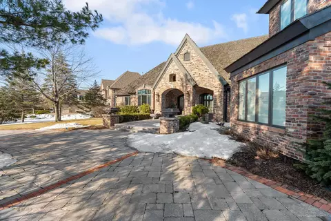 8971 Avila Cv, Eden Prairie, MN 55347