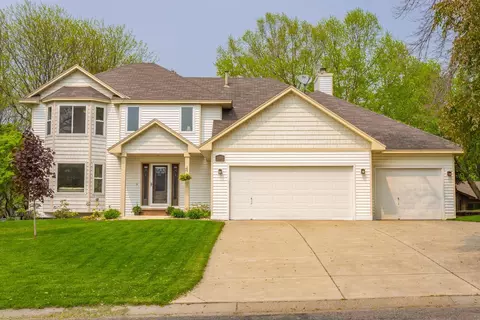 1369 Interlachen Dr, Eagan, MN 55123