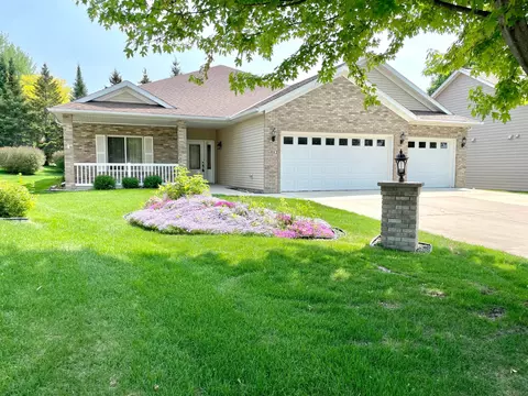 812 Oak Pond Dr, Sartell, MN 56377